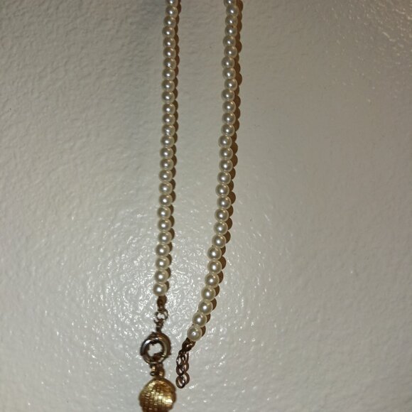 Cute faux pearls - Picture 1 of 1